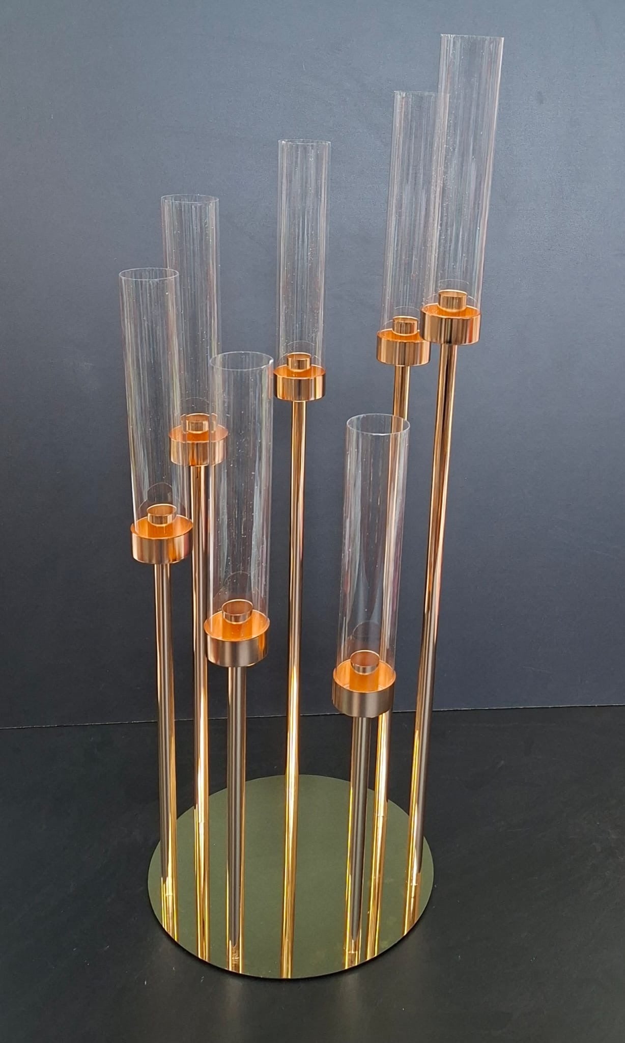 Suport decorativ auriu cu tuburi din plastic – 80cm candelabru de masă pentru lumânări